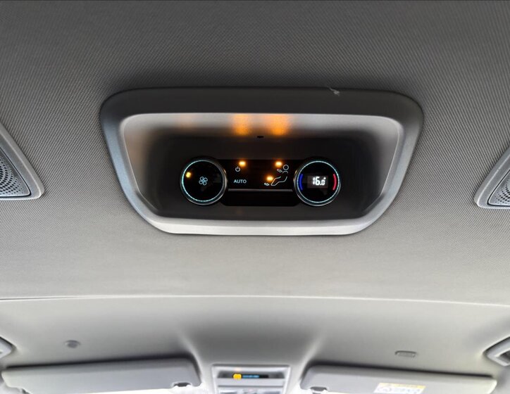 Ford Tourneo Custom 19