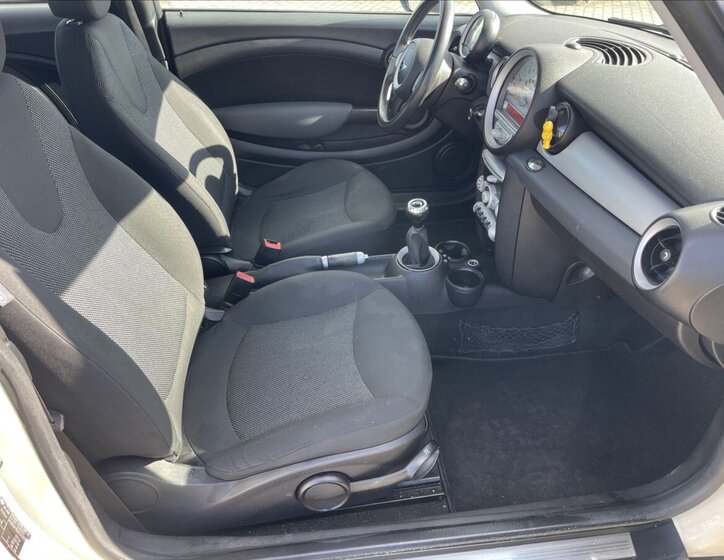 Mini Cooper Hatchback 1,6 l 88 kw