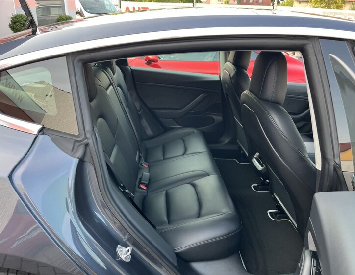 Tesla Model 3 Ostatní 0,0 239 kw