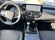 Lexus ES 300h Sedan / Limuzína 2,5 l 160 kw
