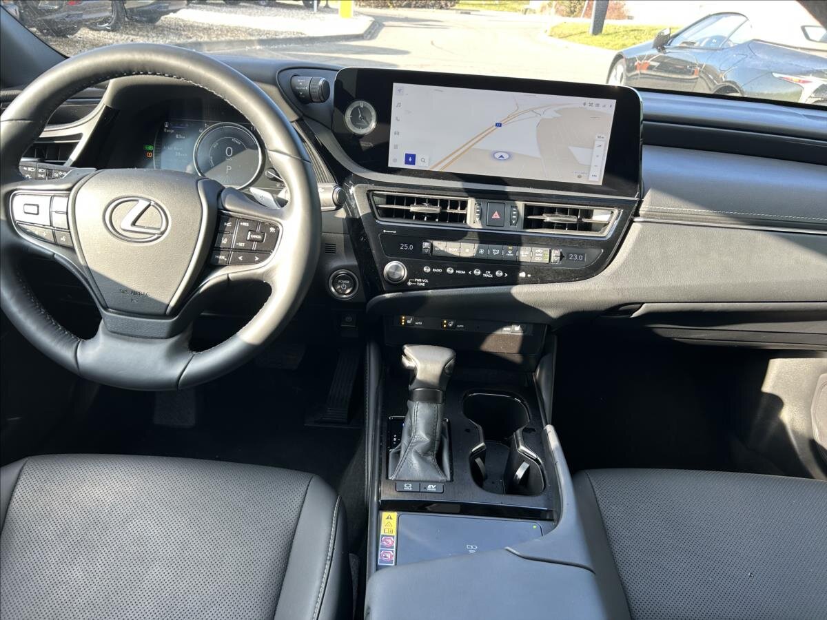Lexus ES 300h Sedan / Limuzína 2,5 l 160 kw