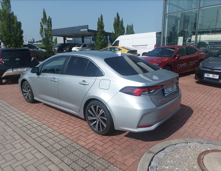 Toyota Corolla Sedan 1,5 l 92 kw