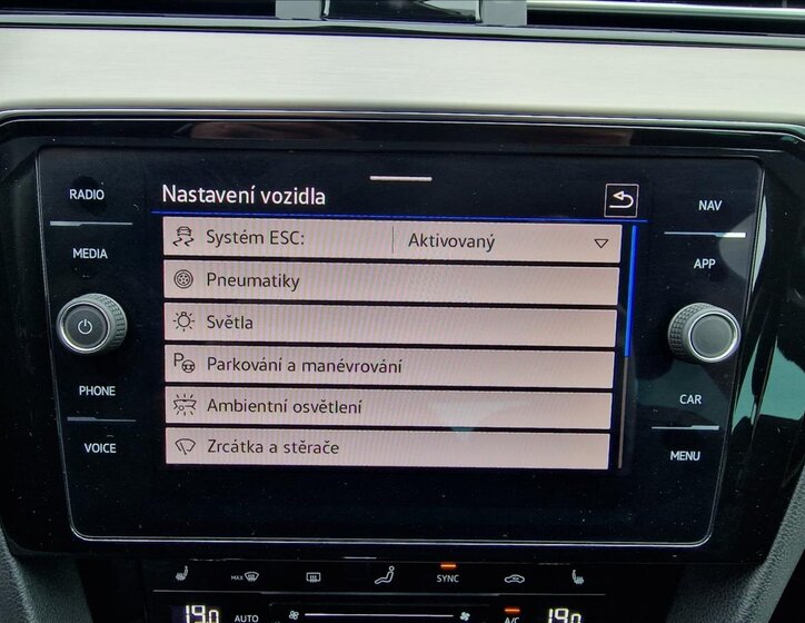 Volkswagen Passat Sedan / Limuzína 2,0 l 147 kw