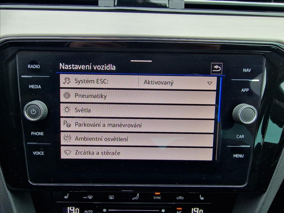 Volkswagen Passat Sedan / Limuzína 2,0 l 147 kw