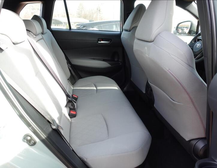 Toyota Corolla Cross 13