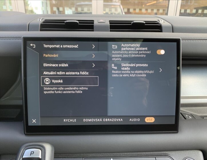 Land Rover Defender 74