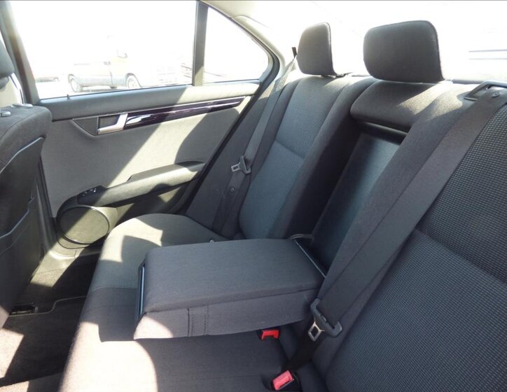 Mercedes-Benz Třídy C Sedan / Limuzína 2,1 l 88 kw