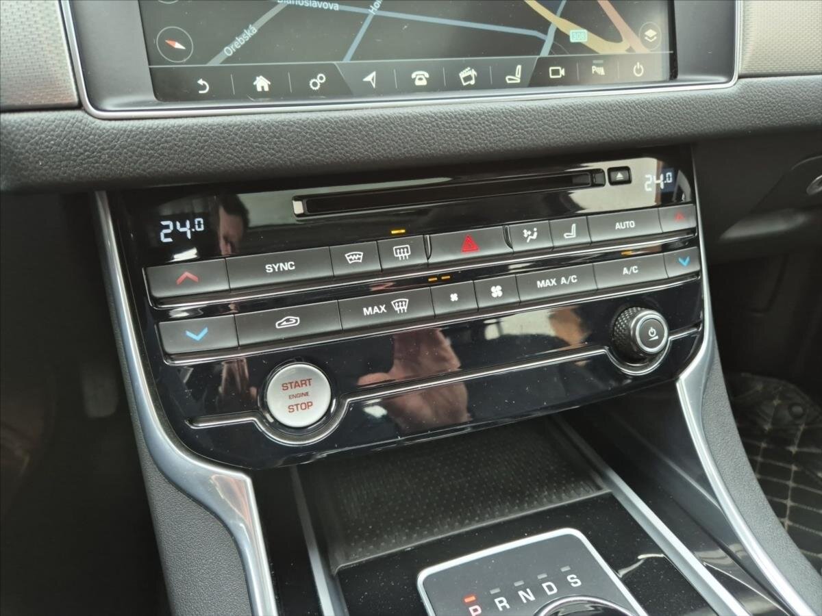 Jaguar XF Sedan / Limuzína 3,0 l 221 kw