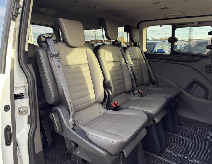 Ford Tourneo Custom 16