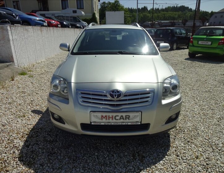 Toyota Avensis Kombi 2,0 l 93 kw