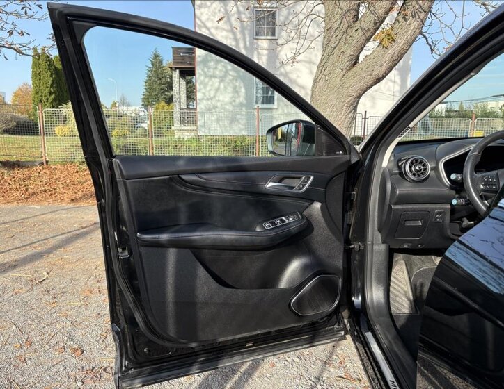 MG EHS SUV 1,5 l 119 kw