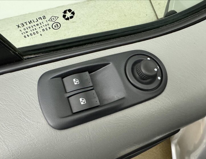 Opel Vivaro Kombi 2,5 l 107 kw