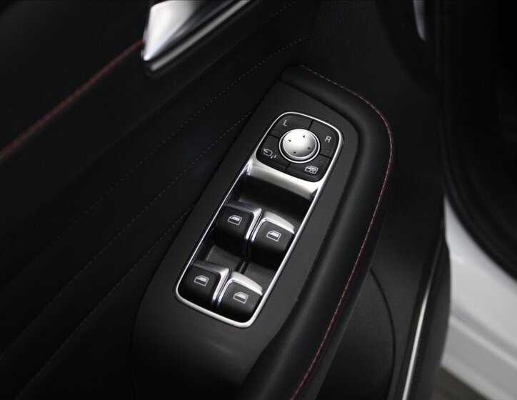 MG EHS SUV / Terénní 1,5 l 190 kw