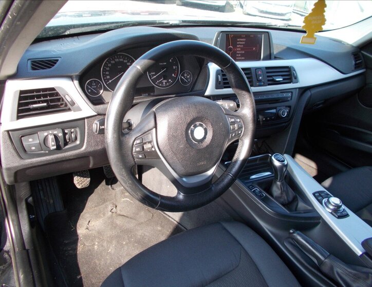 BMW Řada 3 Sedan / Limuzína 2,0 l 135 kw