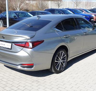 Lexus ES 300h 5