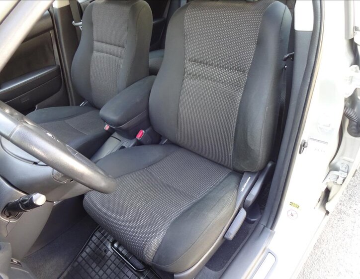 Toyota Avensis Kombi 2,0 l 93 kw