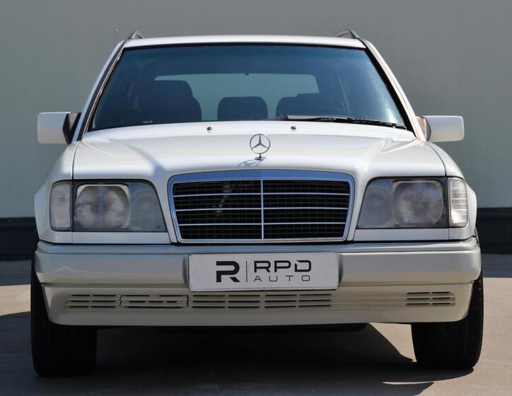 Mercedes-Benz 124 8