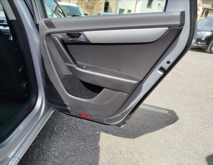 Volkswagen Passat Kombi 2,0 l 103 kw