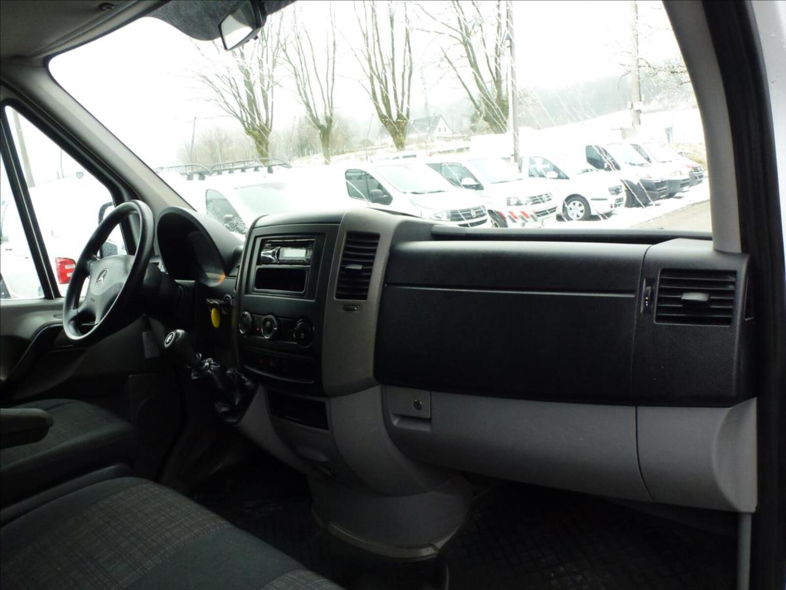 Mercedes-Benz Sprinter 28