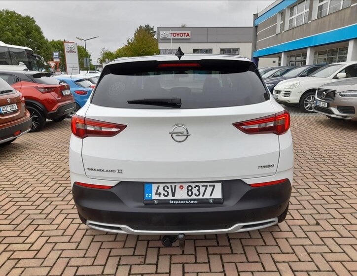 Opel Grandland X SUV 1,6 l 133 kw