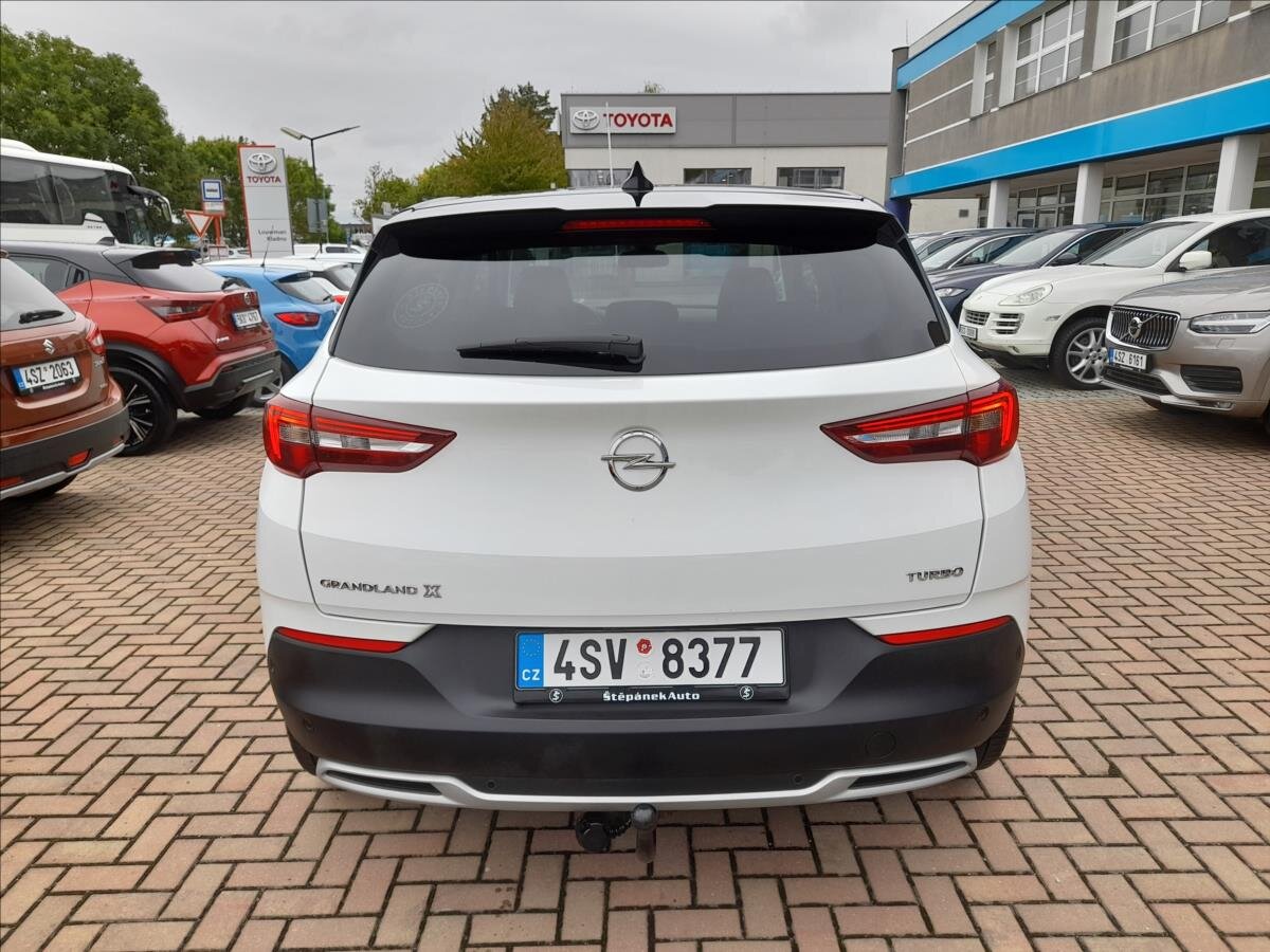 Opel Grandland X SUV 1,6 l 133 kw