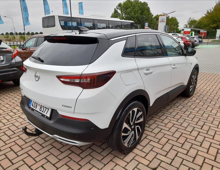 Opel Grandland X SUV 1,6 l 133 kw