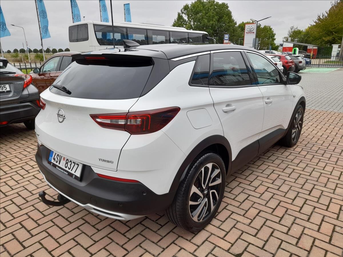 Opel Grandland X SUV 1,6 l 133 kw