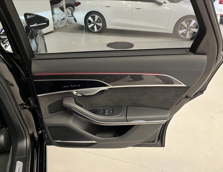 Audi S8 28