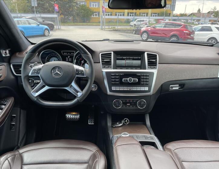 Mercedes-Benz GL 10