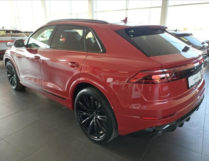Audi Q8 SUV / Terénní 3,0 l 210 kw