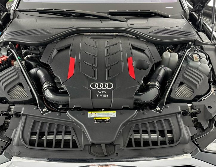 Audi S8 Sedan / Limuzína 4,0 l 420 kw