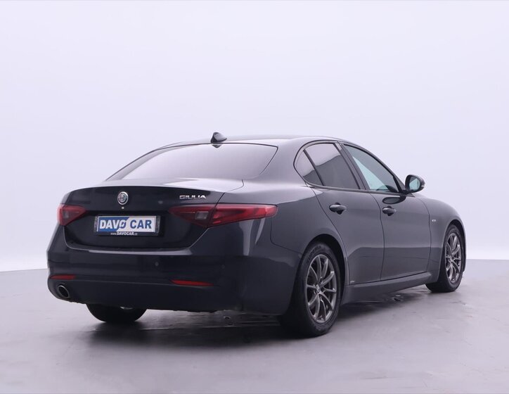 Alfa Romeo Giulia Sedan / Limuzína 2,1 l 110 kw