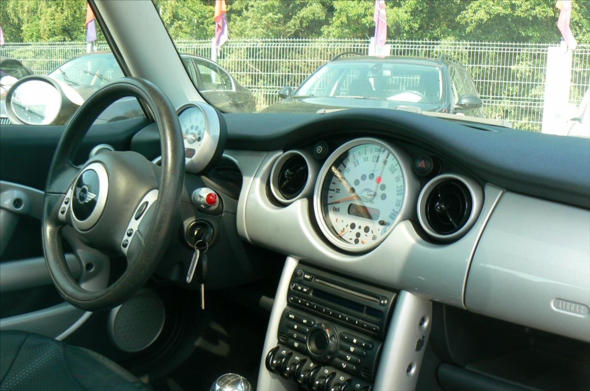 Mini Cooper Hatchback 1,6 l 85 kw