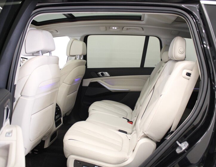 BMW X7 SUV / Terénní 3,0 l 195 kw