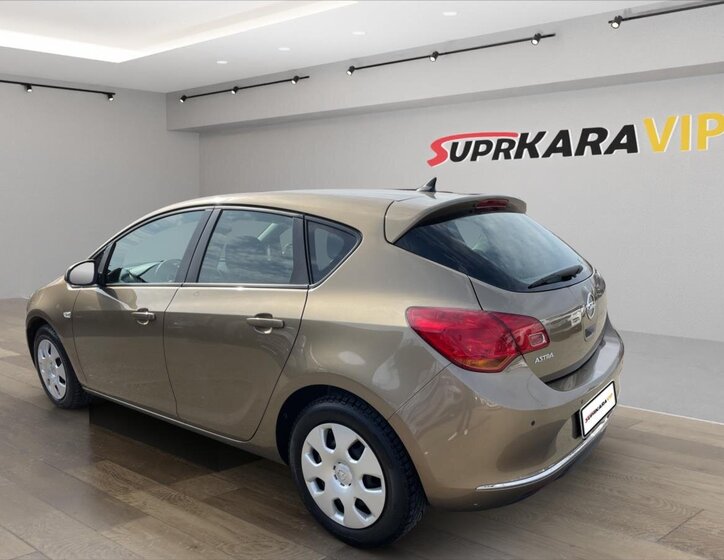 Opel Astra Hatchback 1,6 l 85 kw