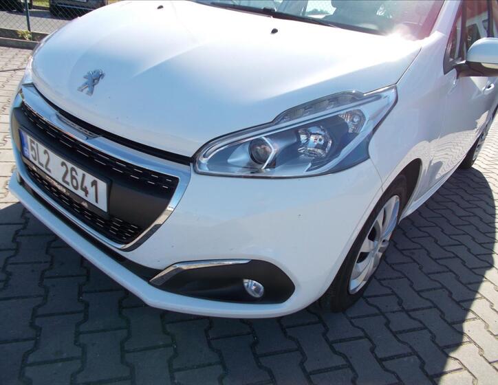 Peugeot 208 6