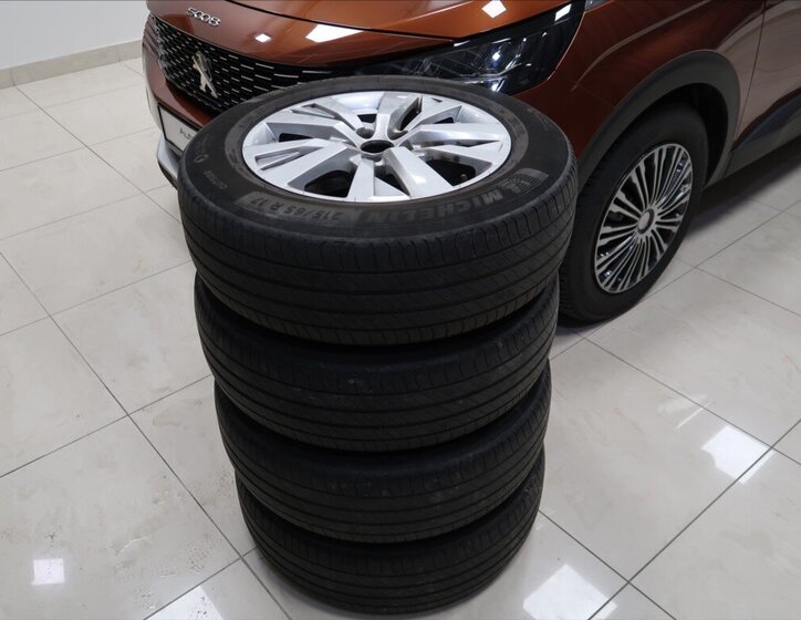 Peugeot 5008 MPV 1,5 l 96 kw