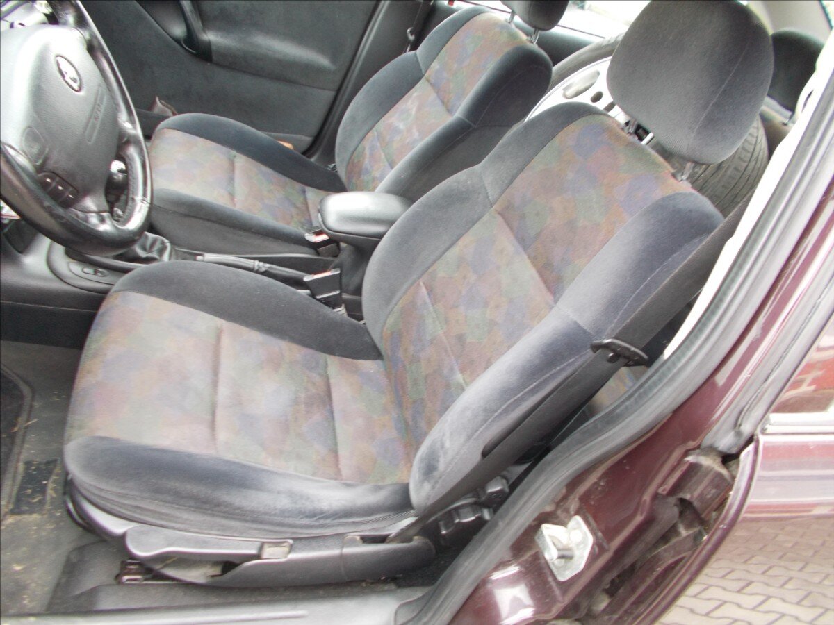 Opel Vectra Sedan 1,6 l 74 kw