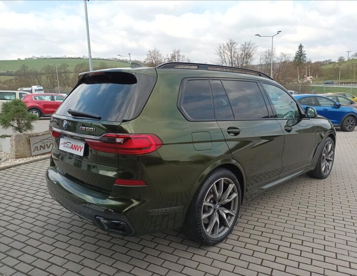 BMW X7 SUV / Terénní 4,4 l 390 kw