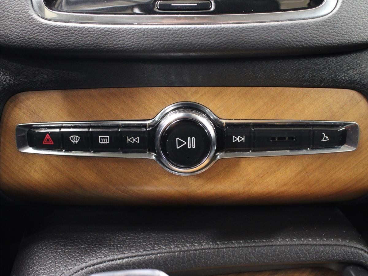 Volvo XC90 SUV 2,0 l 173 kw