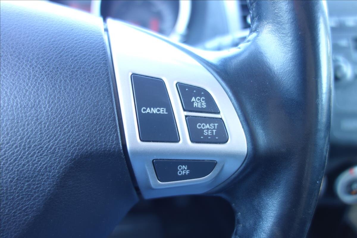 Mitsubishi Outlander SUV 2,0 l 103 kw