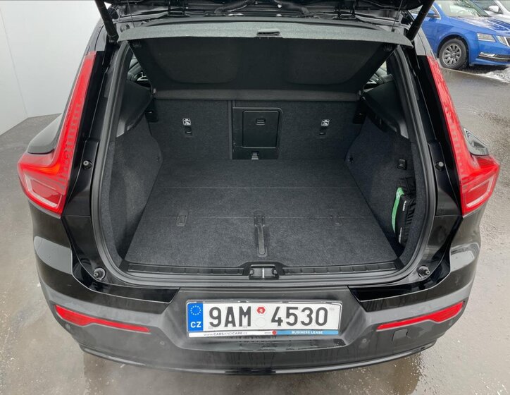 Volvo XC40 SUV / Terénní 2,0 l 145 kw