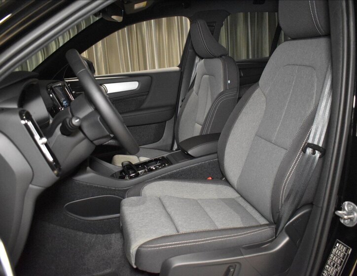 Volvo XC40 SUV / Terénní 2,0 l 120 kw