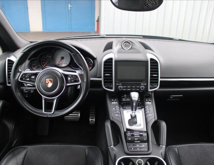 Porsche Cayenne SUV 4,1 l 283 kw