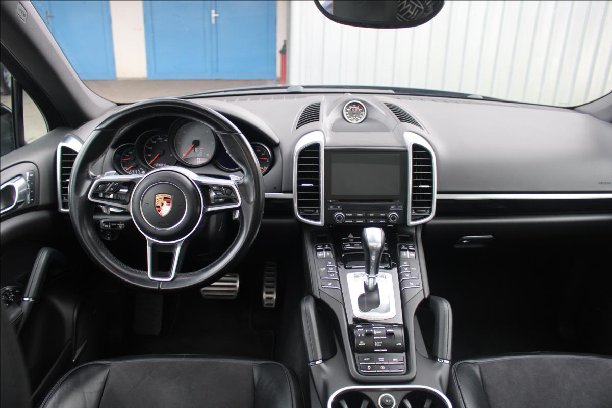 Porsche Cayenne SUV 4,1 l 283 kw