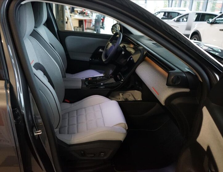Citroën C5 Aircross SUV / Terénní 1,6 l 143 kw
