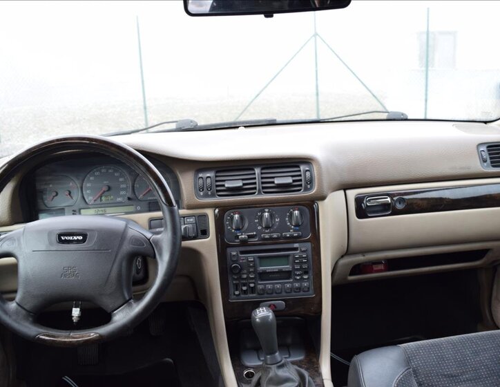 Volvo V70 Kombi 2,5 l 103 kw