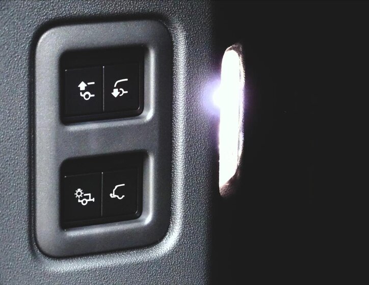 Land Rover Defender SUV / Terénní 5,0 l 313 kw