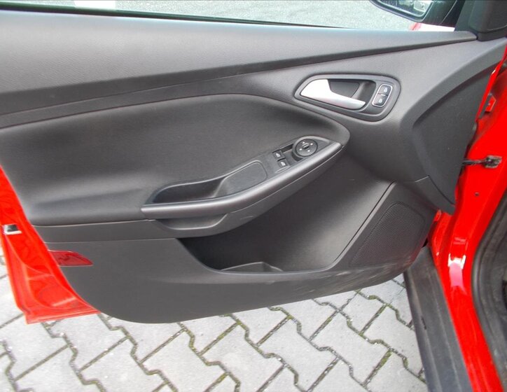 Ford Focus Kombi 999,0 74 kw