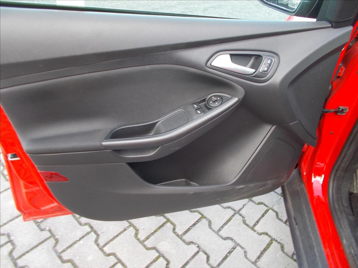 Ford Focus Kombi 999,0 74 kw